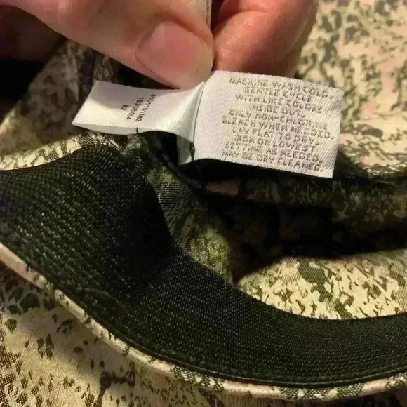 Chicos Girlfriend Ankle Animal Print Crop Pants Machine Washable Size 00 - Picture 4 of 7